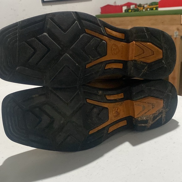 Ariat Boots - Picture 4 of 6